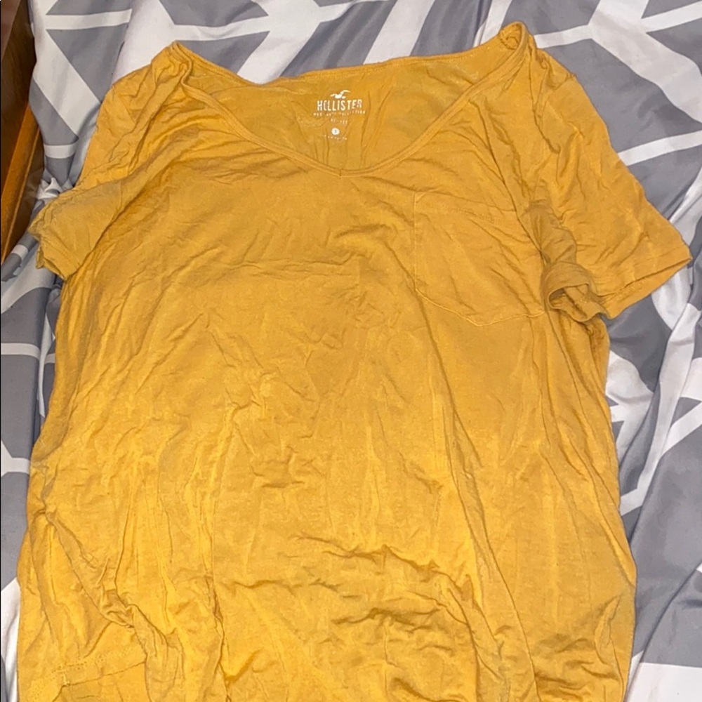 Hollister tee